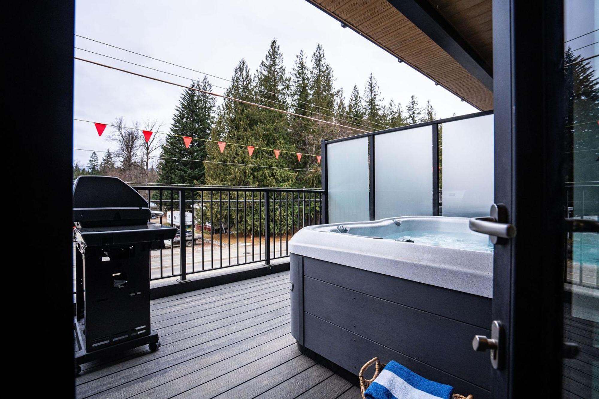The Ceili Cottage By Revelstoke Vacations Exterior photo